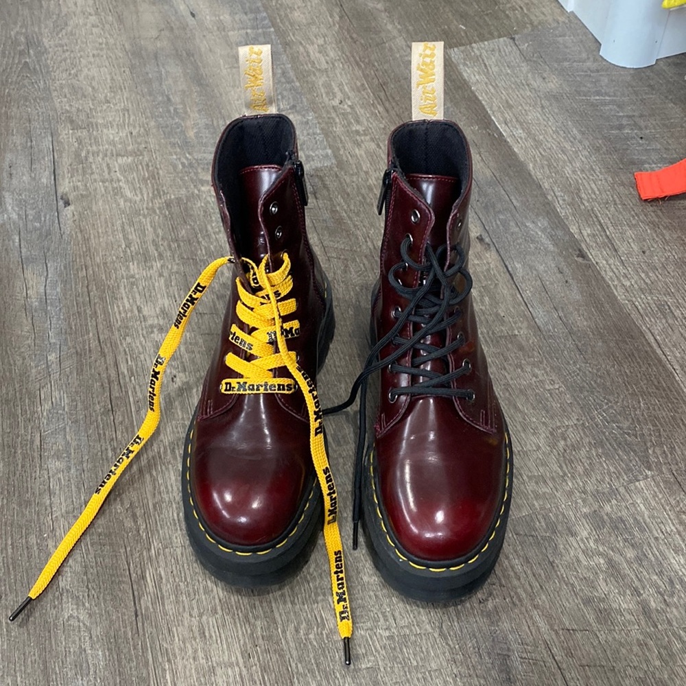 Dr Martens V Jadon II Cherry Red